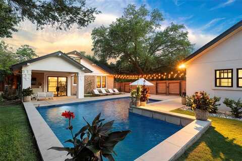2825 Sanger Avenue, Waco, TX 76707