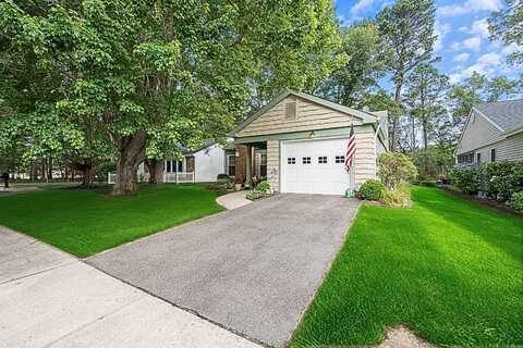 304 Kingston Ct, Ridge, NY 11961