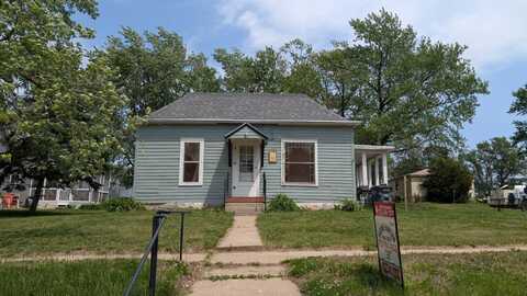 104 N Cottage St, Exira, IA 50076