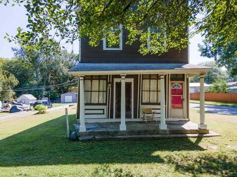 802 N Forest Ave, Chanute, KS 66720
