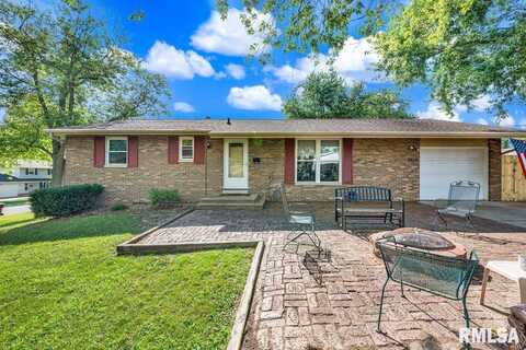 6707 N ROCKVALE Drive, Peoria, IL 61614