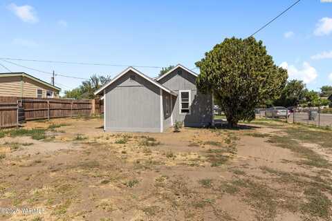 205 4th Ave, Mabton, WA 98935