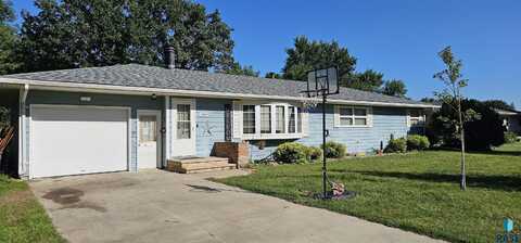 1002 Linden St, Luverne, MN 56156