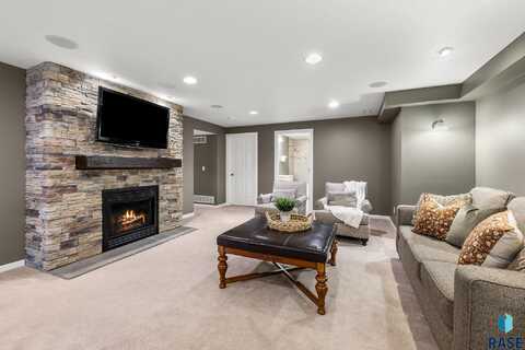 516 N Dominic Ave, Sioux Falls, SD 57107