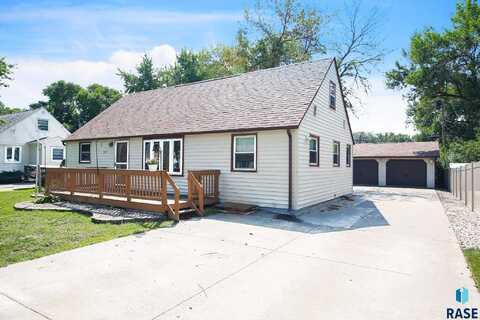 5613 W 15th St, Sioux Falls, SD 57106