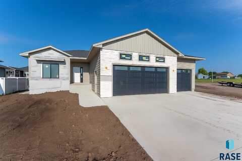 809 Yuzina Ave, Harrisburg, SD 57032