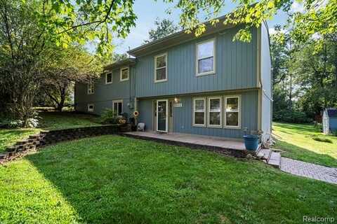 2903 Woodbury Street, Commerce Township, MI 48390