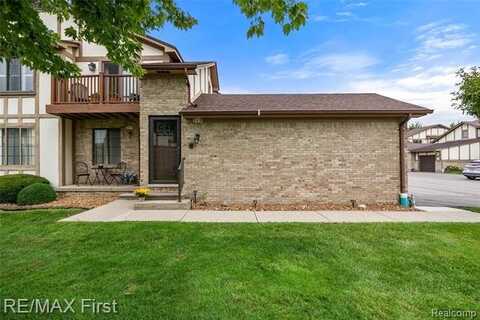 915 Country Club Drive, Saint Clair Shores, MI 48082