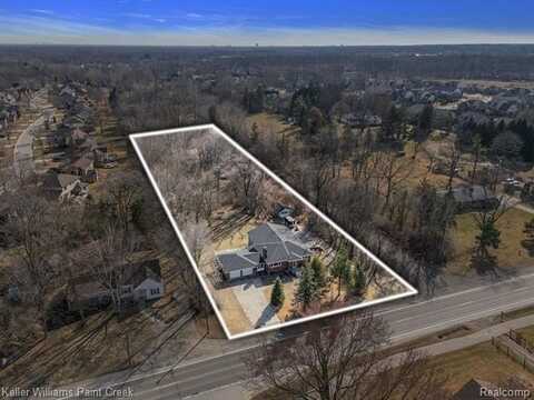 804 E AVON Road, Rochester Hills, MI 48307
