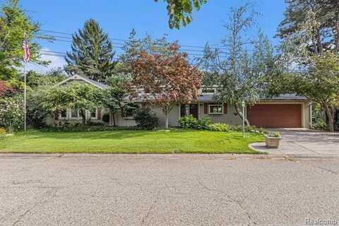 979 Abseguami Trail, Lake Orion, MI 48362