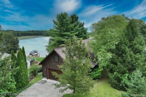 2880 Steeple Hill Road, White Lake, MI 48383