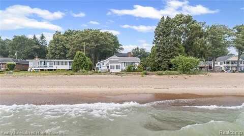 2969 Woodland Drive, Fort Gratiot, MI 48059