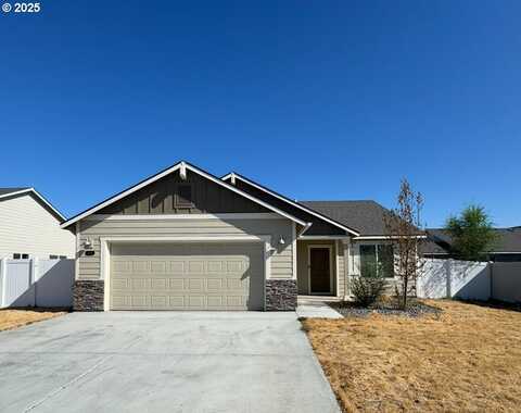 526 W THEATER LN, Hermiston, OR 97838