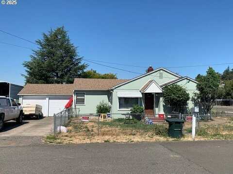 1672 NW DOGWOOD ST, Roseburg, OR 97471