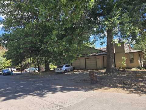 2082 2080 NE DARBY ST, Hillsboro, OR 97124