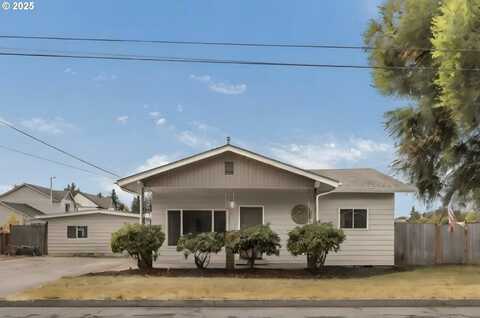 1051 W Fairview DR, Springfield, OR 97477