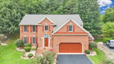5232 Meadow Creek DR, Roanoke, VA 24018