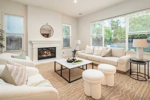 7886 Sitio Abeto, Carlsbad, CA 92009