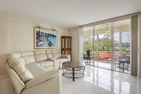 6850 10th Avenue N, Lake Worth, FL 33467