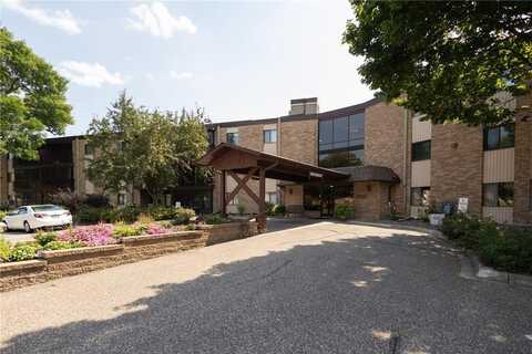 2680 Oxford Street N, Roseville, MN 55113