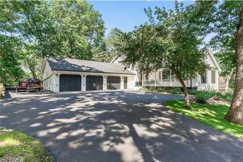8727 Demontreville Trail N, Lake Elmo, MN 55042