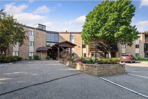 2680 Oxford Street N, Roseville, MN 55113