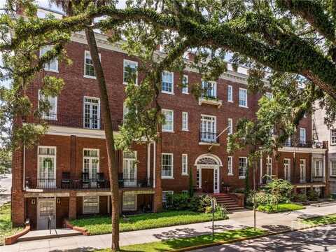 105 W Oglethorpe Avenue, Savannah, GA 31401