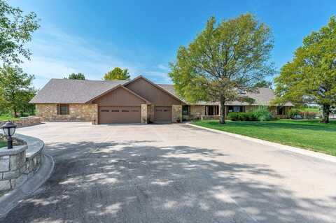 1 Braid Hill Dr, Winfield, KS 67156