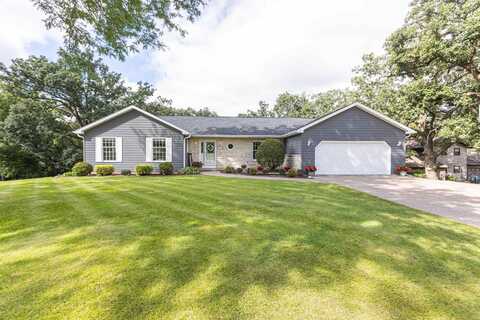 940 Hillcrest Circle, Platteville, WI 53818
