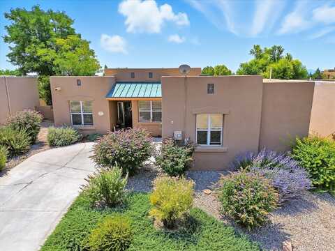 4 Autumn Light Place, Santa Fe, NM 87508