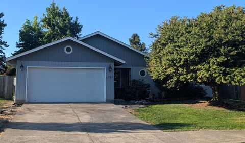 1781 Tanglewood Lane, Medford, OR 97501
