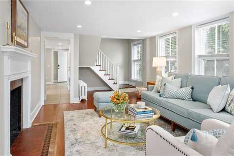 43 Farewell Street, Newport, RI 02840