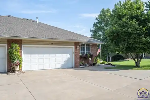 1138 SW Red Oaks PL, Topeka, KS 66615