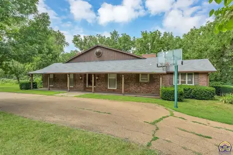 200 SW Yorkshire RD, Topeka, KS 66606