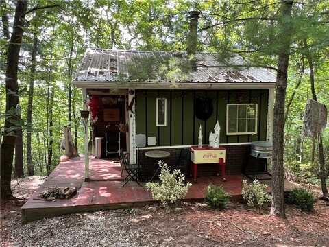 111 Shepherds Run, Purlear, NC 28665