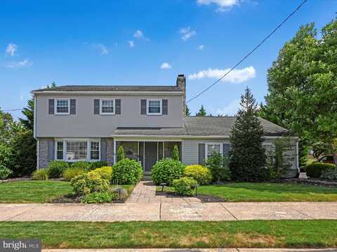 127 N OAK STREET, MANHEIM, PA 17545