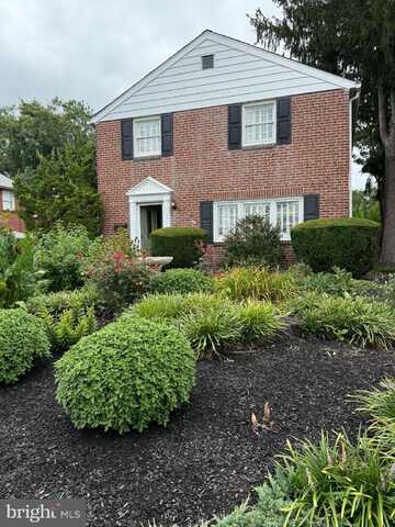 415 W GRAYS AVENUE, GLENOLDEN, PA 19036