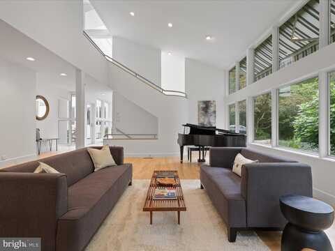 10517 SUNLIT ROAD, OAKTON, VA 22124