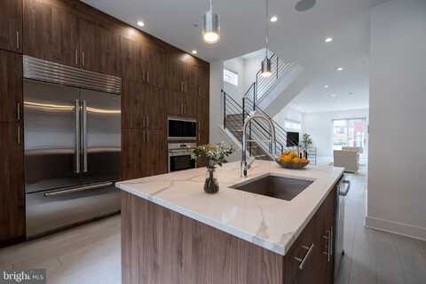 106 SANSOM STREET, PHILADELPHIA, PA 19106