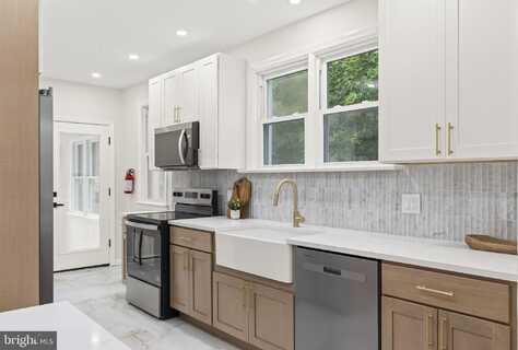 908 FULTON STREET, CHERRY HILL, NJ 08002