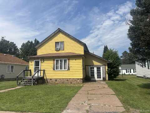 809 E Pierce, Wakefield, MI 49968