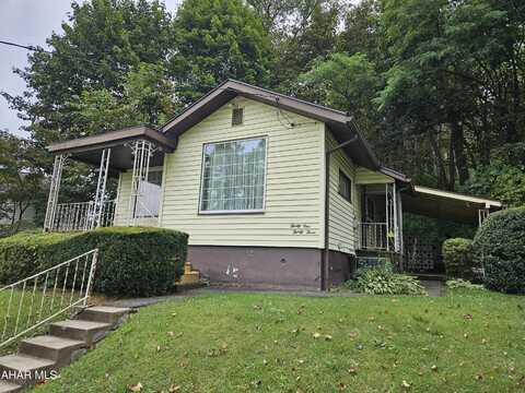 3133 Oak Crescent Lane, Altoona, PA 16601