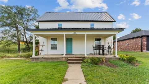 311 Rust AVE, Gentry, AR 72734