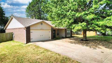 2812 Center ST, Rogers, AR 72756