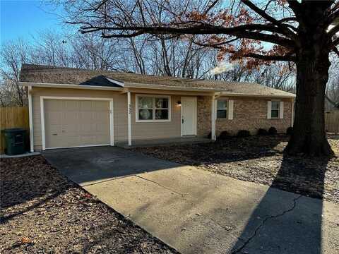 332 W Nightingale CIR, Fayetteville, AR 72703