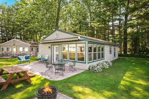 488 McDonald Drive, Houghton Lake, MI 48629