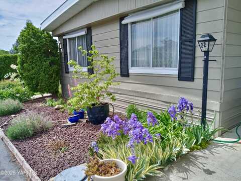 903 N 34th Ave, Yakima, WA 98902