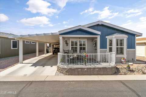 650 N HAWES Road, Mesa, AZ 85207