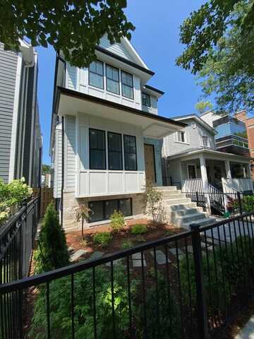1932 W. Wolfram Street, Chicago, IL 60657