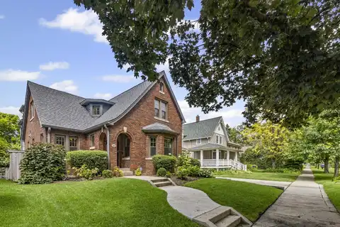 809 N. Marion Street, Oak Park, IL 60302